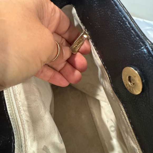 Authentic Chanel Timeless CC Travel Black Leather Women's Tote Bag. - Picture 15 of 16